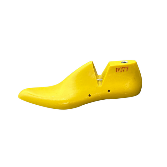 0977 Men's Dress Shoe Last Size 12.5D